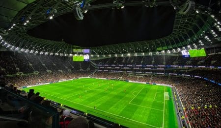Cette plateforme de football en ligne va te transformer en coach imbattable !