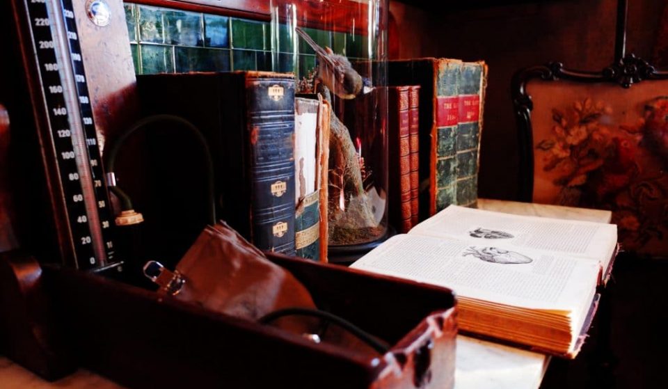 Découvre la nouvelle édition du jeu Murder Mystery Online : Sherlock et l’Assassin du Palais !