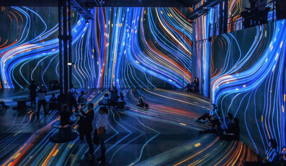 Un DJ Set électro en immersion dans les univers de Nohlab, Gaudí et Van Gogh à l’Atelier des Lumières