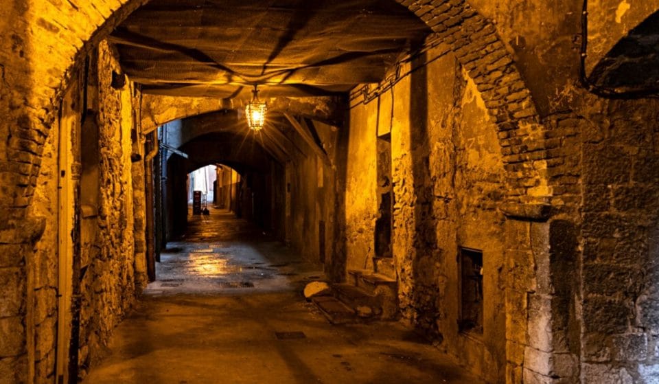 La rue Obscure, lieu secret et symbole du Villefranche médiéval