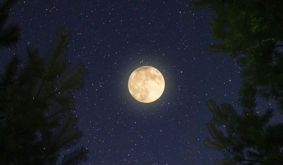 Une incroyable « Super Lune du Tonnerre » va éclairer le ciel niçois ce mercredi soir !