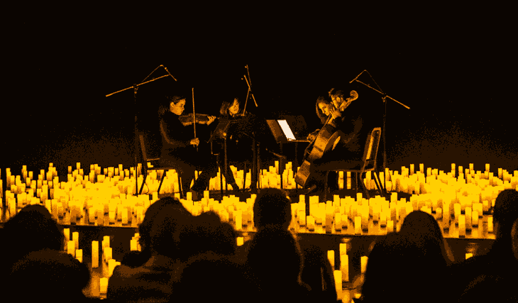 Les célèbres concerts à la bougie Candlelight s’installent enfin au Château de Crémat, ce joyau néo-toscan qui domine la baie de Nice
