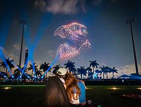 Dans le ciel de Nice, les aventures légendaires de Harry Potter™ vont prendre vie avec ce spectacle inédit de 1200 drones et un ballet de bracelets LED