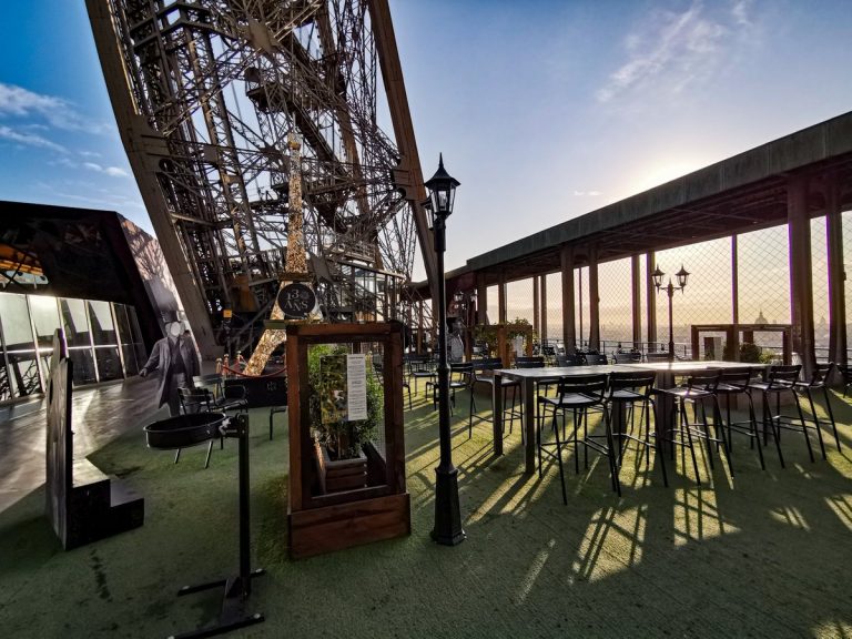 "Summer Chill", la nouvelle terrasse rooftop éphémère de la Tour Eiffel
