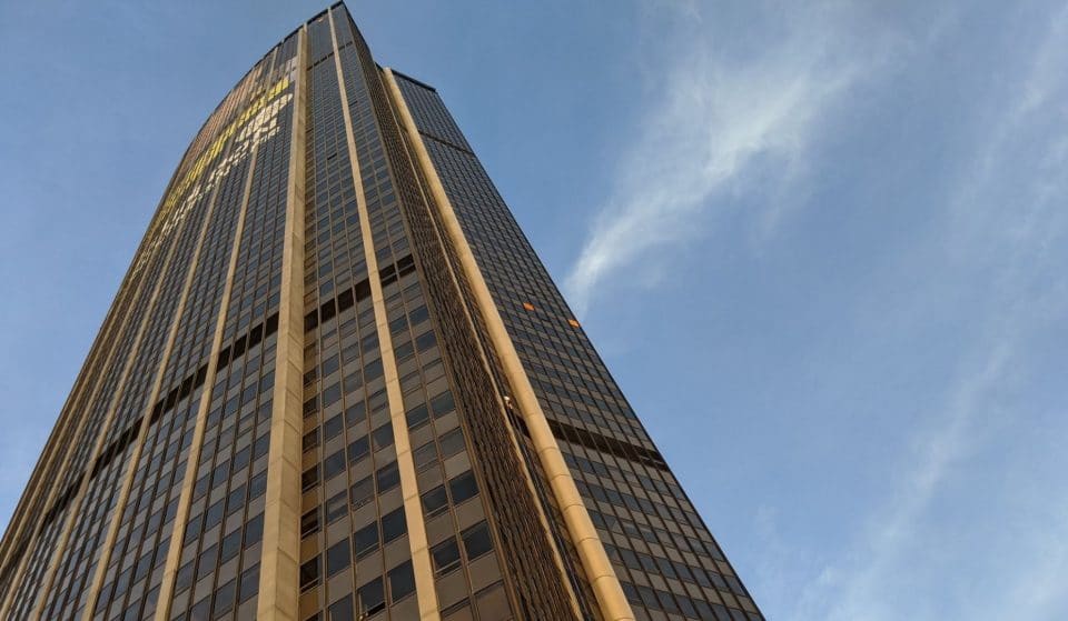 Paris : Un homme interpellé après avoir escaladé la Tour Montparnasse !