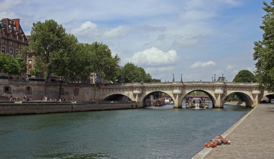 A partir de 4 de julho, estes três locais de banho gratuitos no Sena reabrem em Paris, e vais poder refrescar-te lá até às 21h, todos os dias