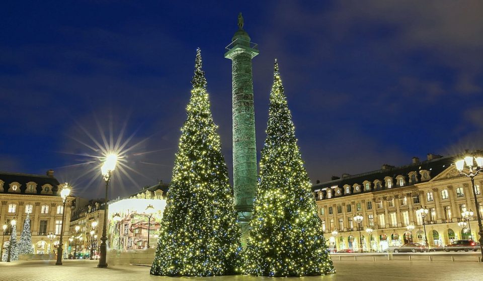 La Place Vendôme se pare de décorations de Noël malgré le confinement !