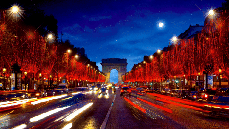 Ce dimanche à 19h, c'est à vous d'illuminer l'Avenue des Champs Elysées Ce dimanche à 19h, c'est à vous d'illuminer l'Avenue des Champs Elysées