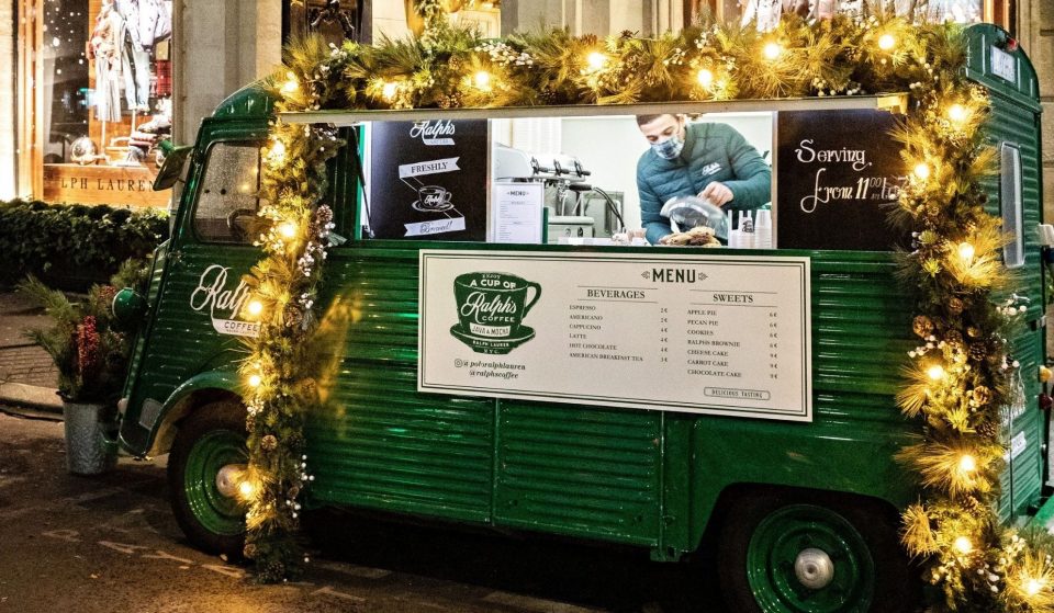 Ralph Lauren installe un coffee truck magique pour les fêtes de Noël à Paris !