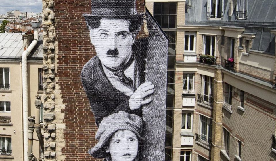 Le street artiste JR inaugure une nouvelle œuvre sur le 7ème art au cinéma-hôtel Mk2 Paradiso !