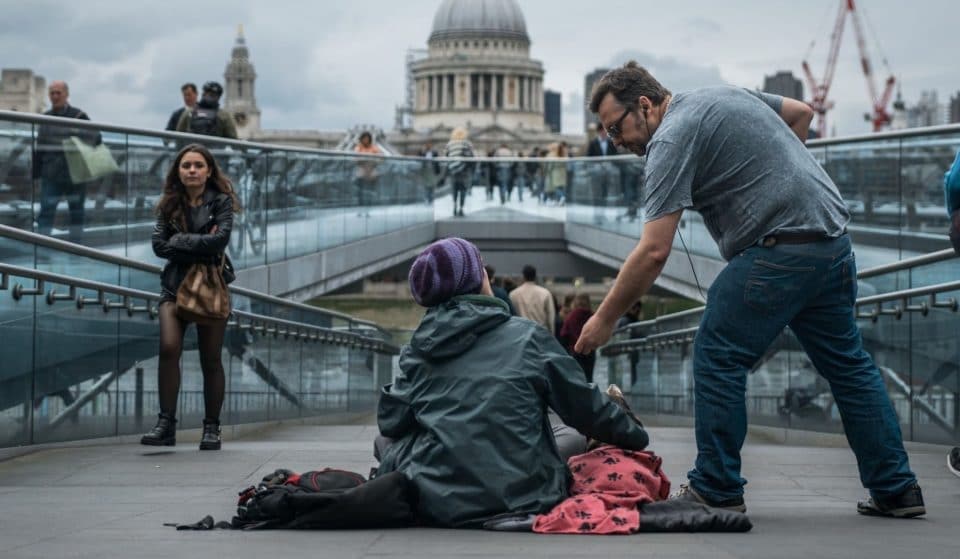 Insolite : Un sans-abri parisien gagne 40 000 euros en gagnant un procès contre Paris Match