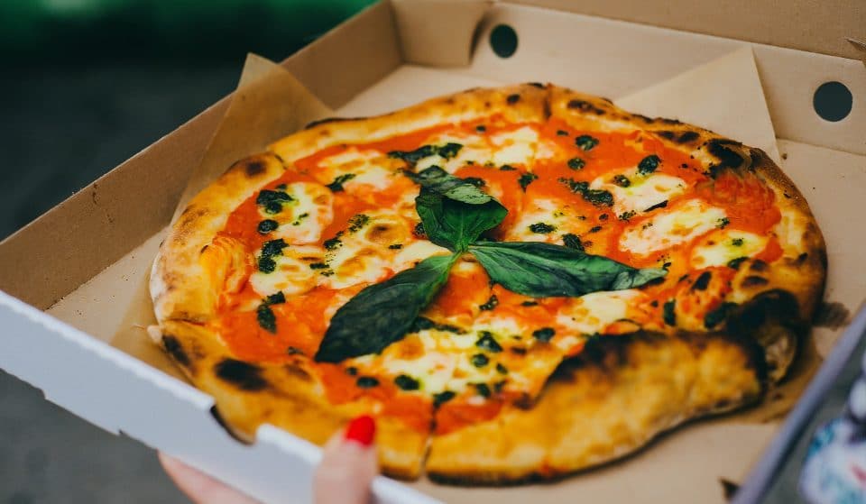 Paris est la première ville de France où l&rsquo;on commande le plus de repas à domicile (et surtout des pizzas) !