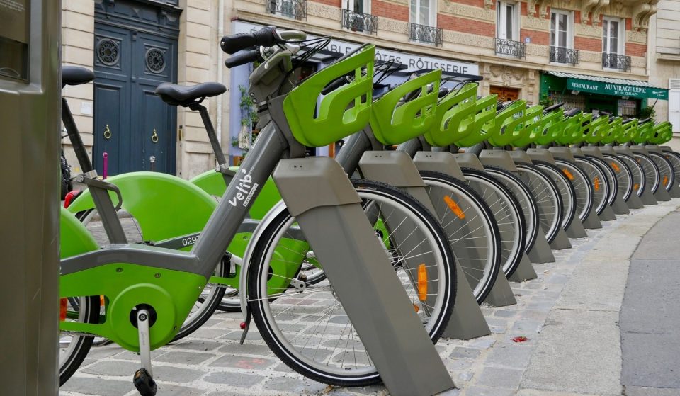 Un nouveau type de station Vélib vous permet de déposer votre vélo même sans place disponible !