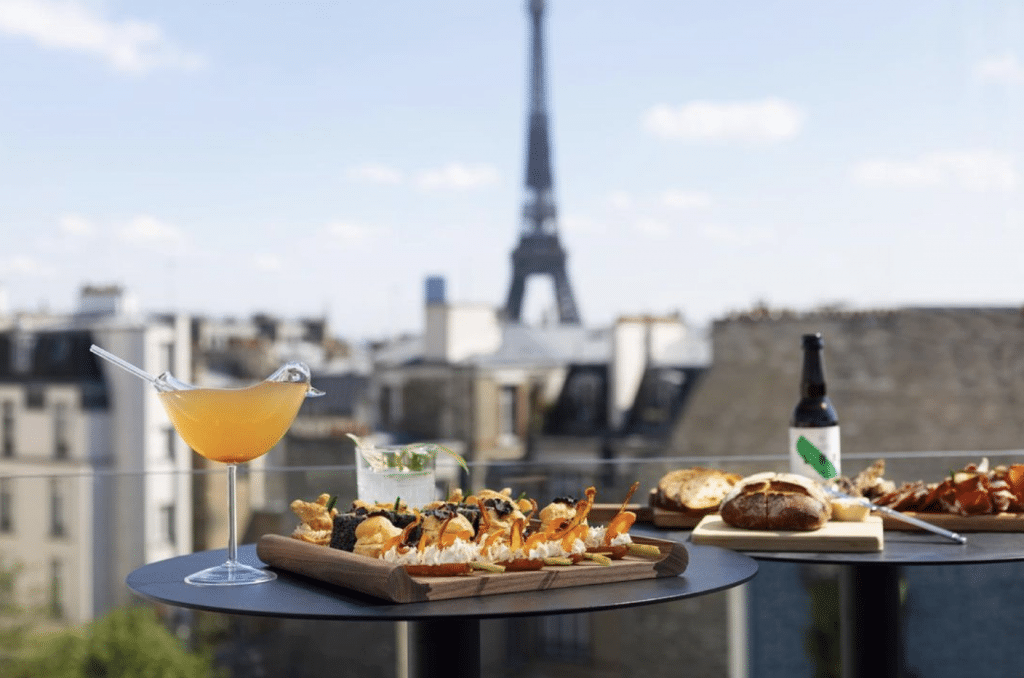 Un nouveau rooftop ouvre au Trocadéro avec une vue imprenable sur la Tour Eiffel ! Paris Secret