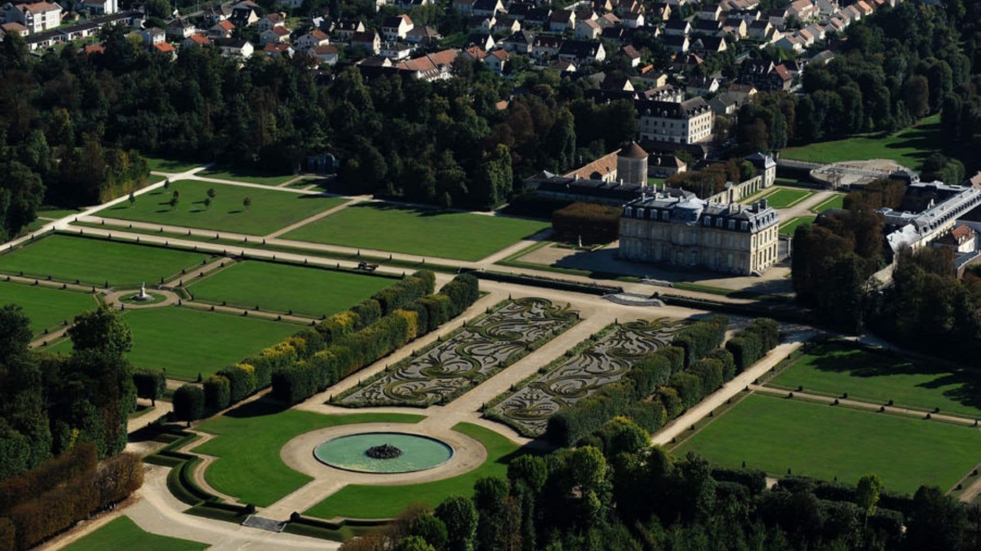 Il est à nouveau possible de visiter le magnifique château de ChampssurMarne ! Paris Secret Il est à nouveau possible de visiter le magnifique château de ChampssurMarne ! Paris Secret