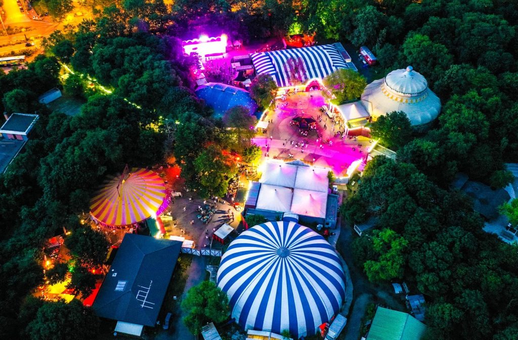 "Madame Loyal" : un méga Festival électro en open air ambiance Fête