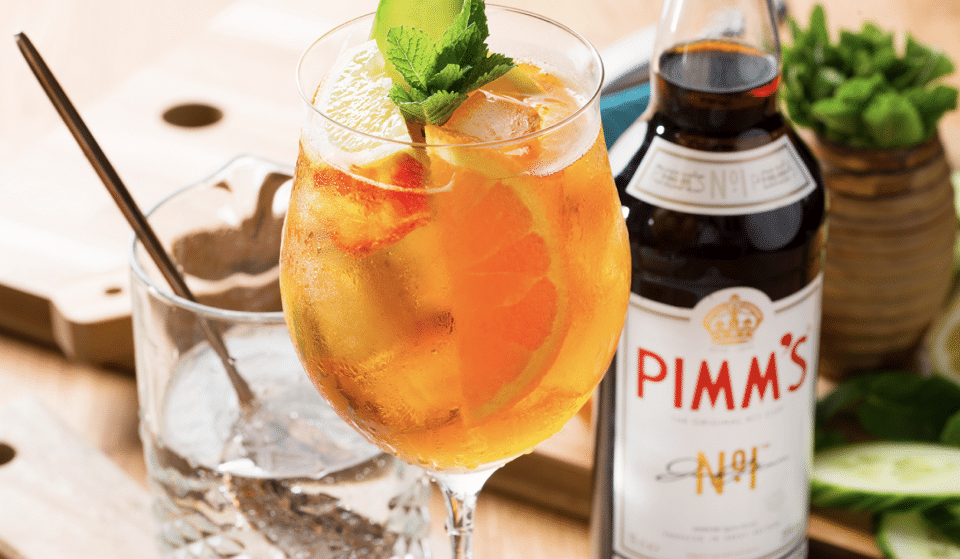 La recette du trendy PIMM’S Original, le cocktail anglais rafraîchissant de l’été !