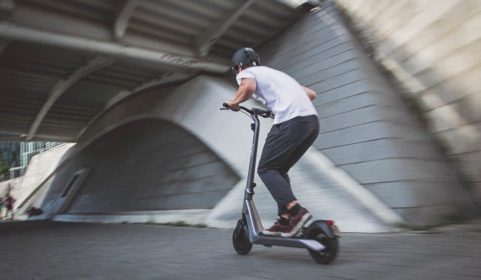 Insolite : Un braqueur dérobe 2 millions d&rsquo;euros à Paris, puis s&rsquo;enfuit… en trottinette !