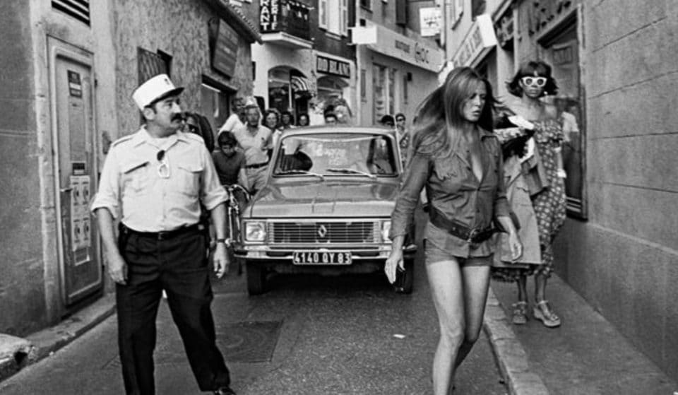 « Paparazzi de A à Z » : Une exposition photo sur les stars dans leur intimité sur le toit de la Grande Arche de la Défense !