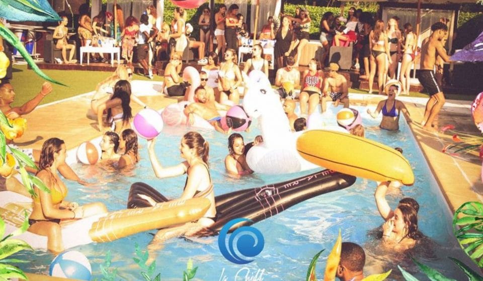La Chill : Une énorme Pool Party avec DJ sets et cocktails au bord de l&rsquo;eau à deux pas de Paris !