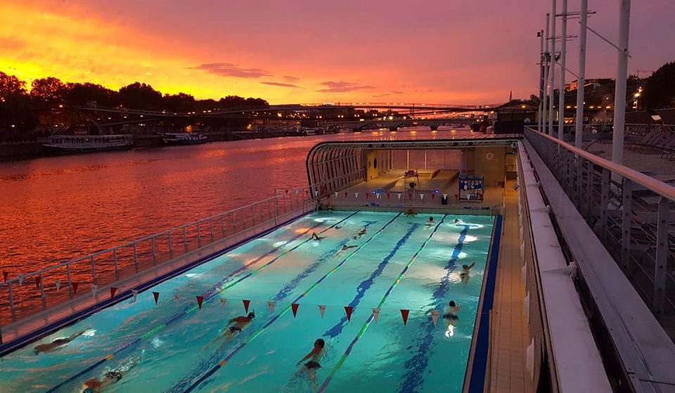 Don&#8217;t dare swim in the Seine? This river-view pool is this summer&#8217;s dream spot &#8211; and it&#8217;s truly magical at night!