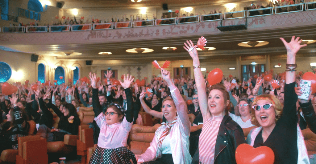 Grease un cinémakaraoké géant au Grand Rex à Paris