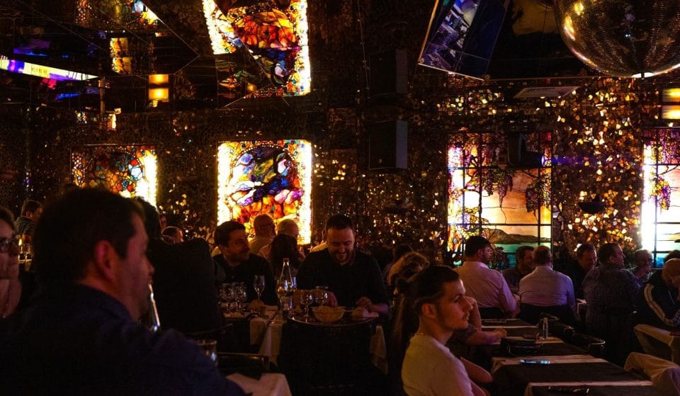 Don-K : Le cabaret Don Camilo revit avec des dîners-spectacle de stand-up et musique à Paris !