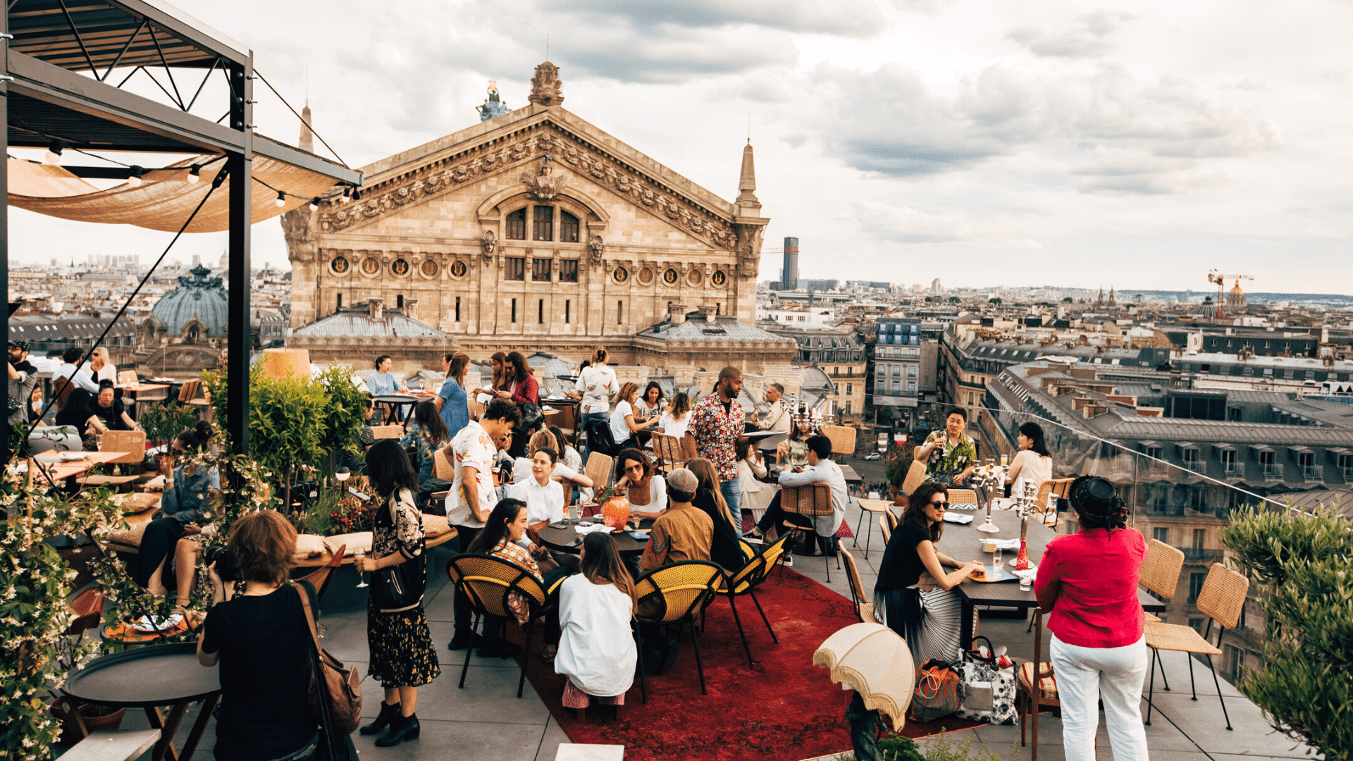 le-resto-ph-m-re-en-rooftop-cr-atures-rouvre-sur-la-terrasse-des
