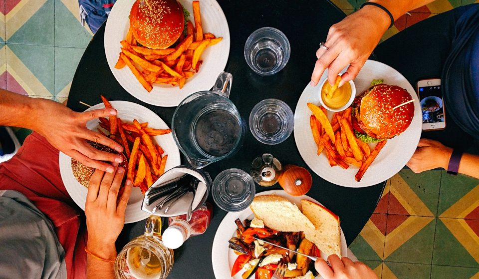 Ce week-end, une grande distribution de burgers gratuits à Paris !