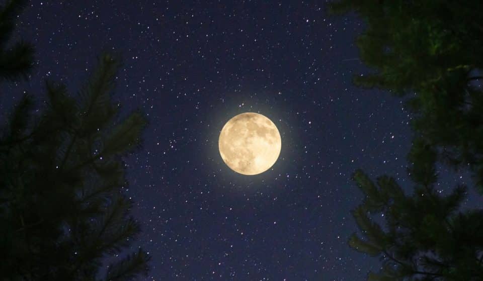 Une incroyable « Super Lune du Tonnerre » va éclairer le ciel parisien ce mercredi soir !