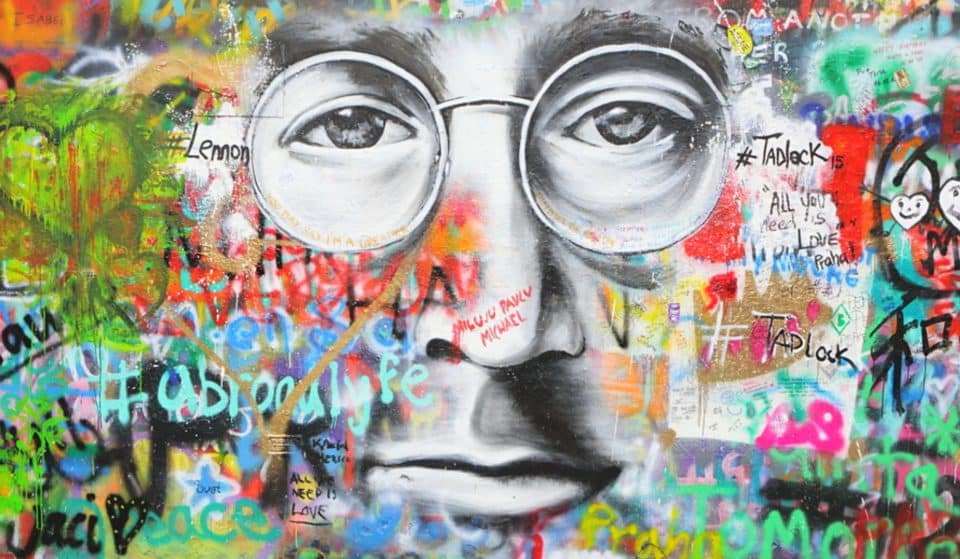 Paris : le célèbre mur Lennon de Prague s&rsquo;installe devant le Panthéon !