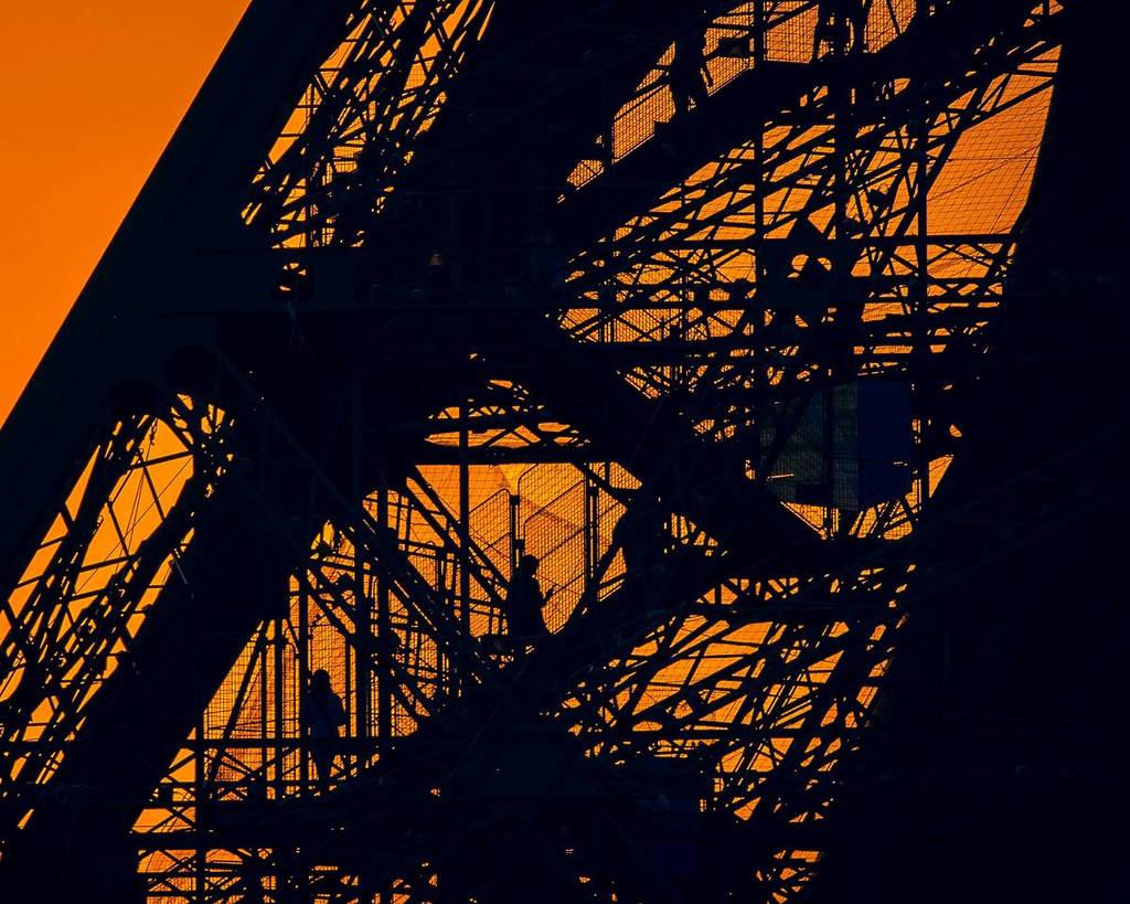 Photo en gros plan d'une partie de la Tour Eiffel