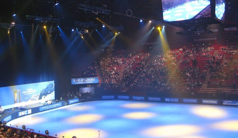 À Paris, une patinoire nocturne et festive de 1 500 m2 vous attend !