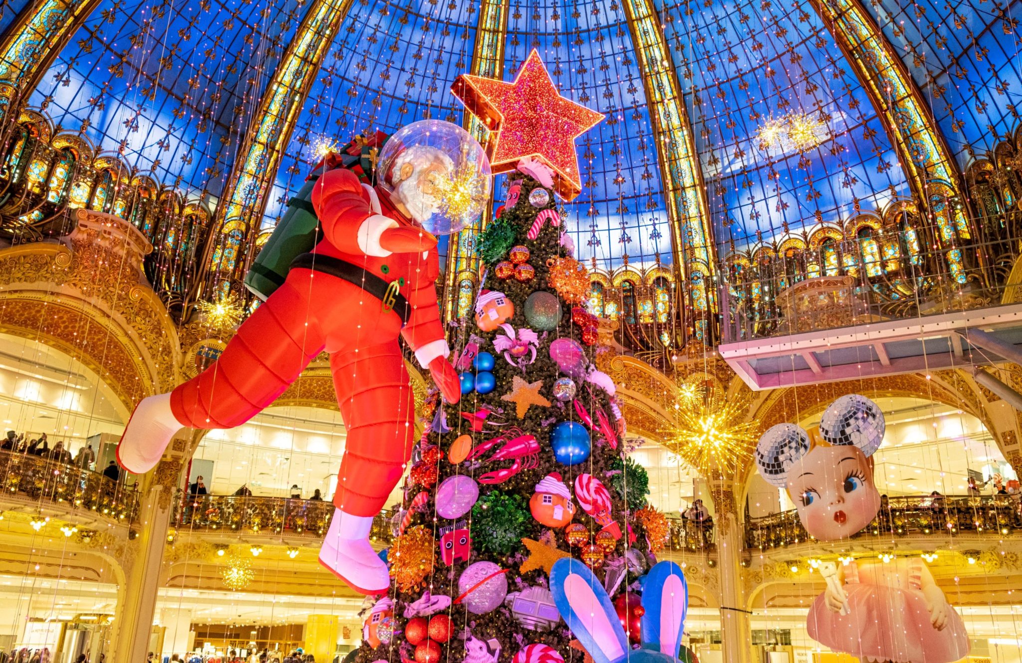 galeries-lafayette-christmas-trees-over-the-years