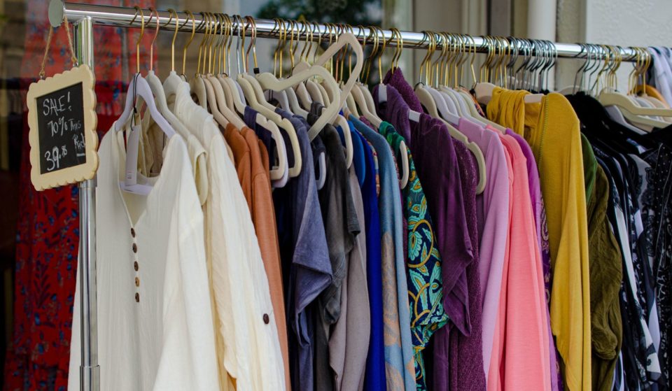 Ce week-end, une immense vente de vêtements vintage au kilo aura lieu dans le 11e