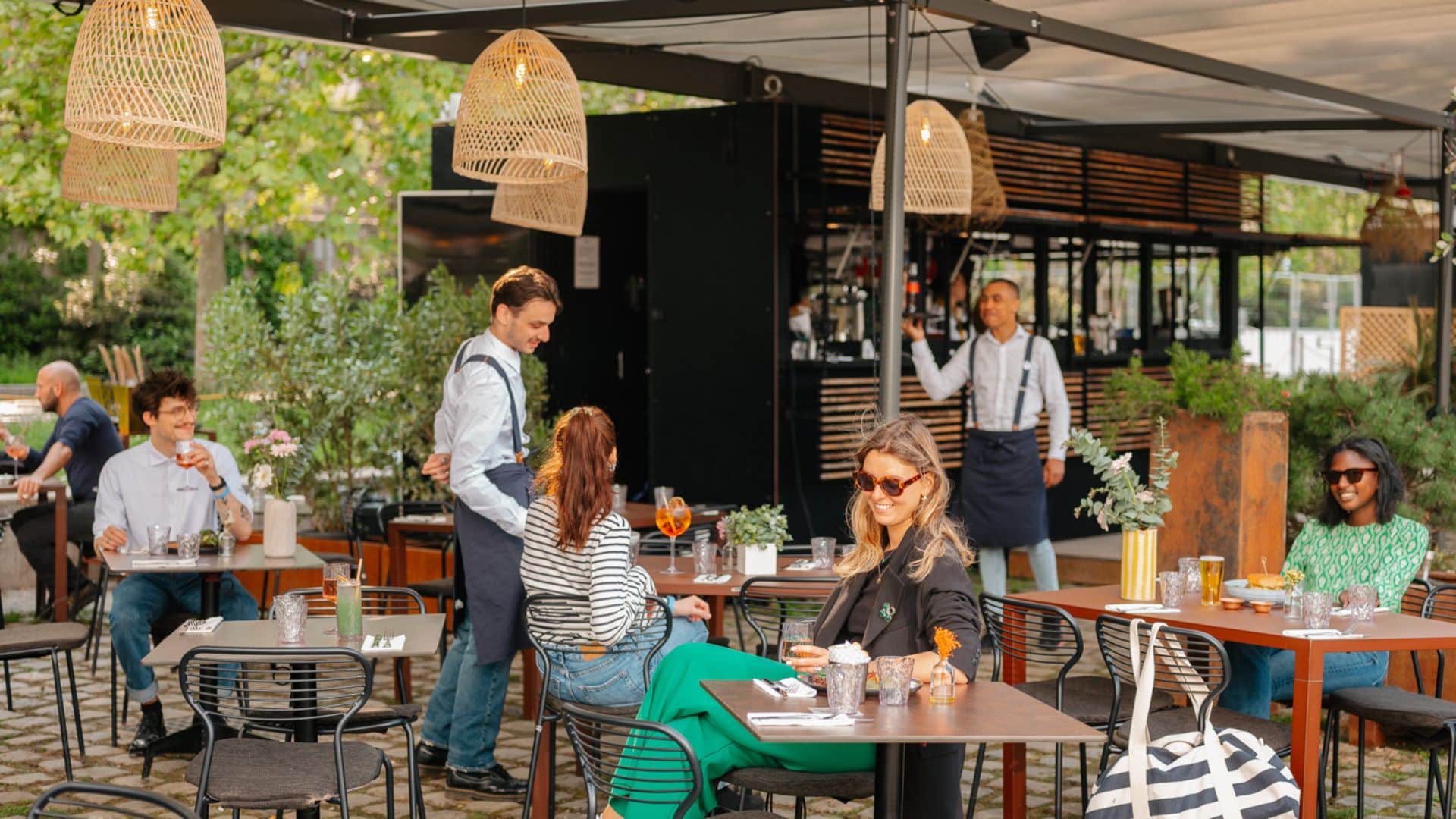 L'Hôtel flottant OFF Paris Seine dévoile sa terrasse éphémère