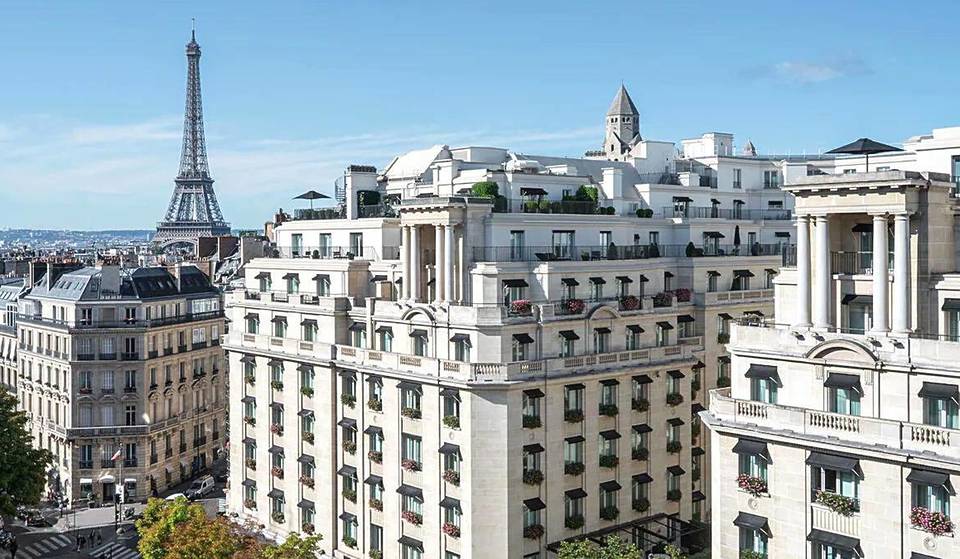Paris : Anne Hidalgo veut construire des logements sociaux sur l’Avenue George V !
