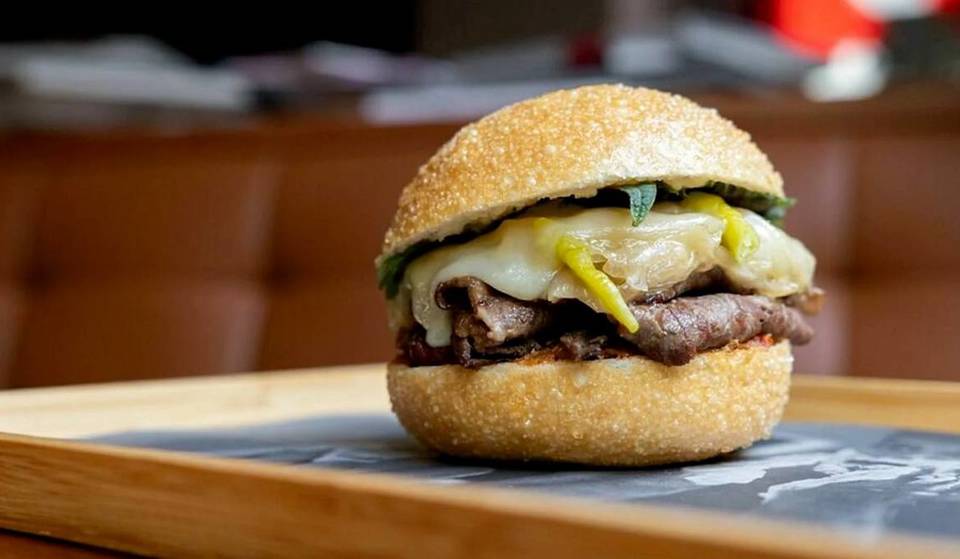 Les chefs Yannick Alléno et Paul Pairet s&rsquo;associent pour créer un délicieux burger