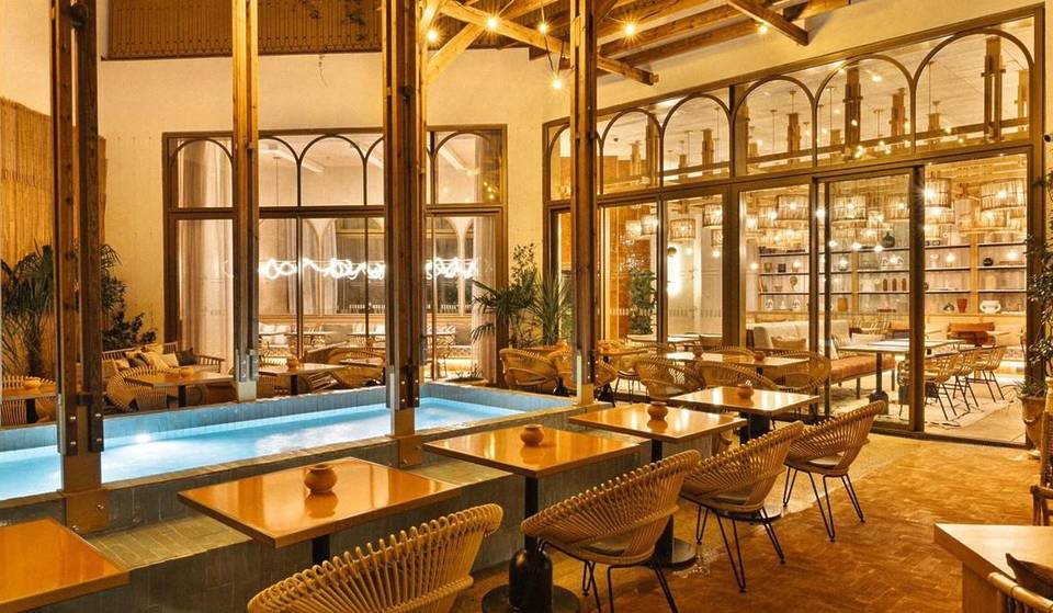 Ce patio méditerranéen caché dans la cour d&rsquo;un Hôtel parisien vous promet un dépaysement immédiat