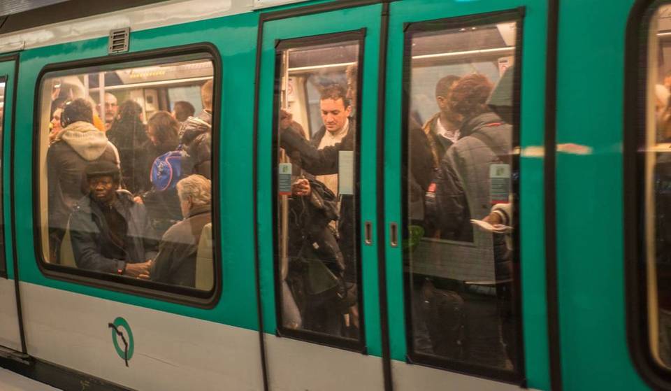 “É a pior linha do metro parisiense”: superlotada, esta linha vai fechar totalmente 15 vezes este ano… e a próxima interrupção está para breve