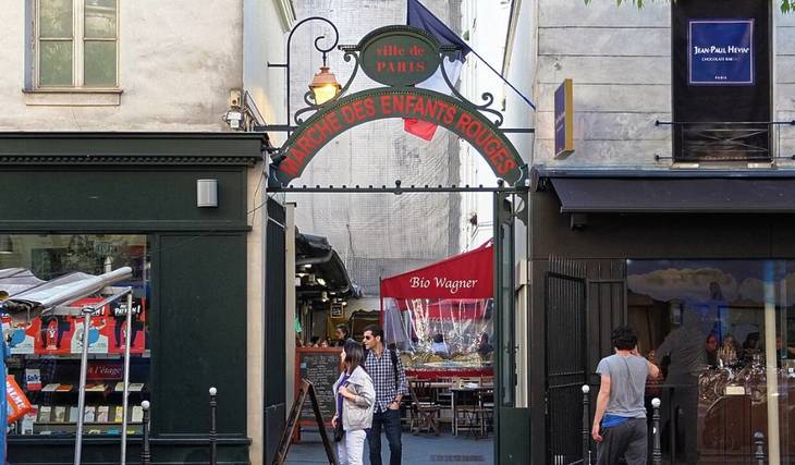 Après l’incendie du marché des Enfants Rouges, des commerçants pourraient reprendre leur activité dès novembre…
