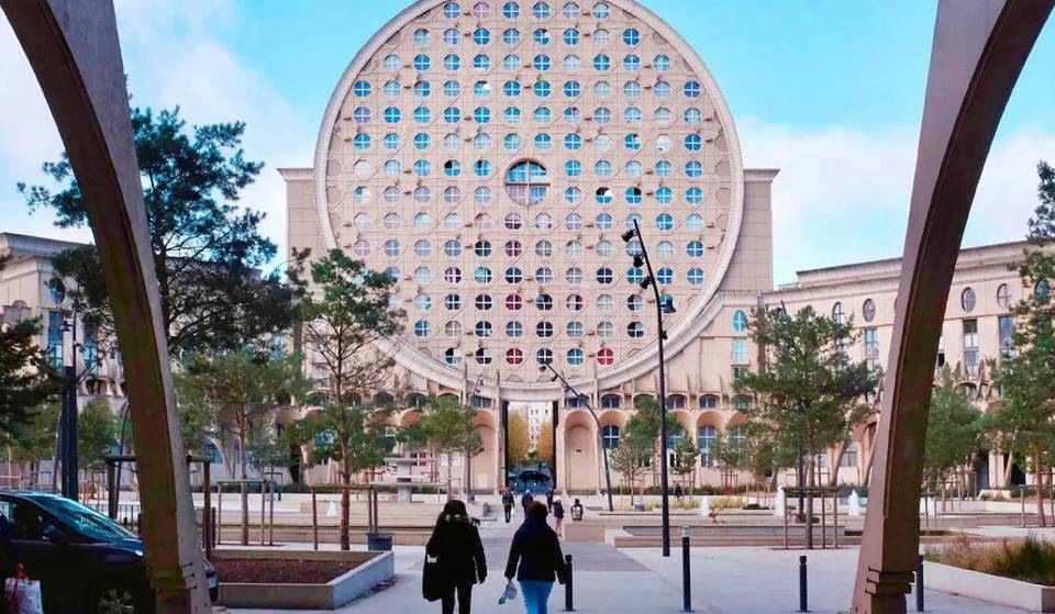 “Het lijkt wel een sciencefictiondecor!” Op slechts 30 minuten van Parijs ligt het gekste gebouw van Île-de-France
