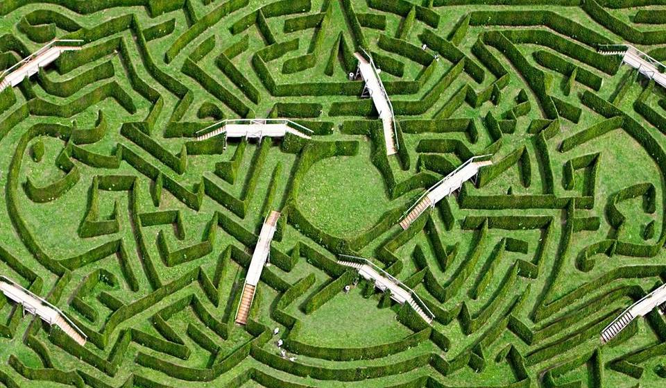 This 6,000 m2 plant maze is the largest plant maze in France &#8211; and it&#8217;s only 40 minutes from Paris.
