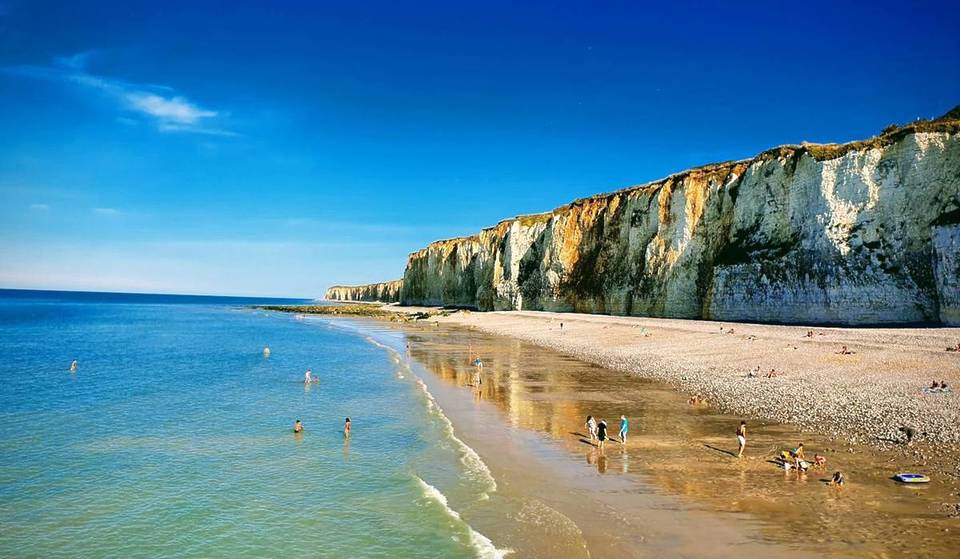 Muito menos conhecida do que Étretat, esta estância balnear com apenas 600 habitantes esconde águas turquesa refrescantes, e o Victor Hugo vinha até aqui para recarregar baterias