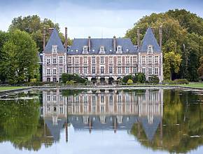 Abandoned for many years, this enchanting castle, entirely surrounded by water and just an hour from Paris, hides an 86-hectare park that ranks among the most beautiful in France