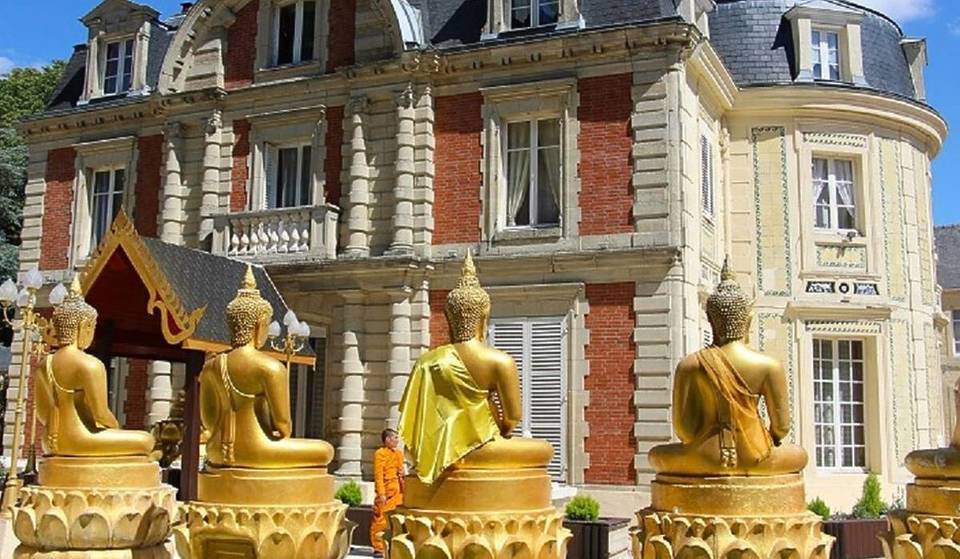 Just 40 minutes from Paris, this Thai pagoda is hidden away in a 5-hectare wooded park &#8211; and is home to over 400 Buddha statues!