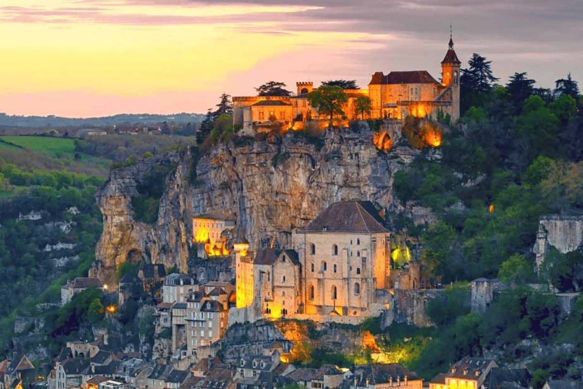 Ce village à couper le souffle a été élu le plus beau de France