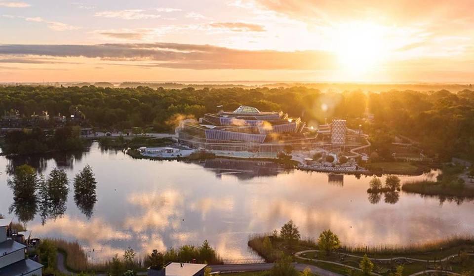 Just 30 minutes from Paris, Europe’s largest water park with a heavenly heated lagoon lets you swim all year round at 30°, even in the middle of winter.