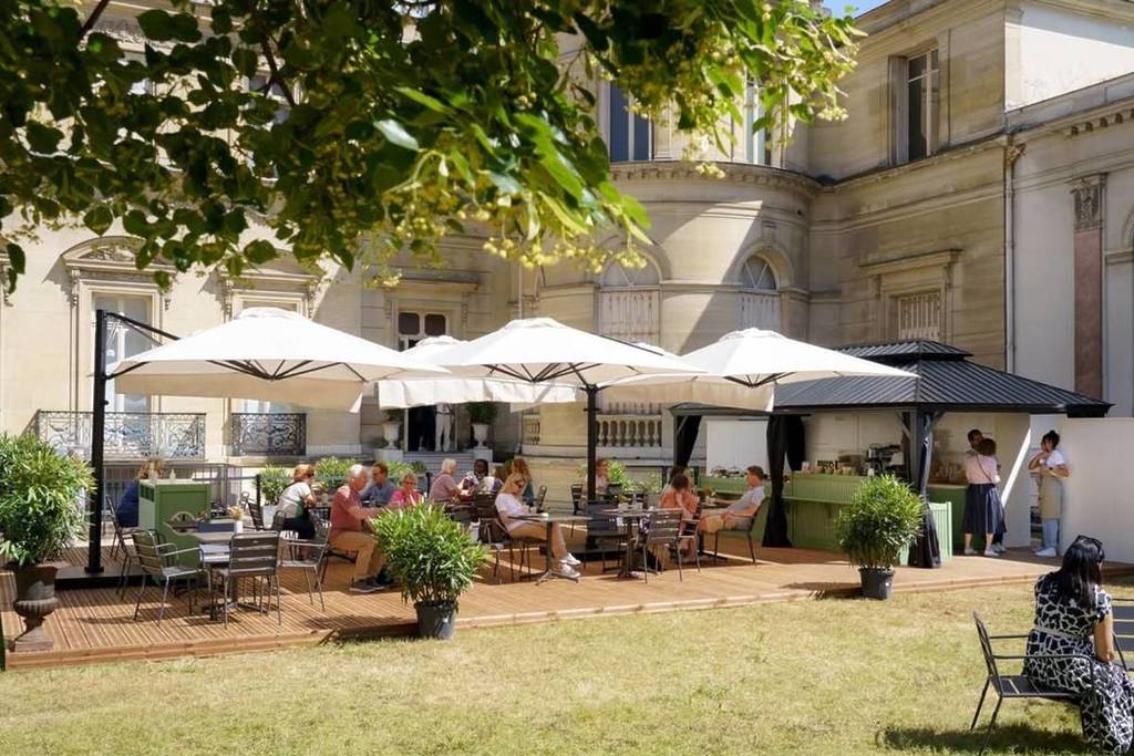 Ce salon de thé caché au cœur d’un musée est l’adresse la plus bucolique de Paris – et il disparaît à la fin de l’été !