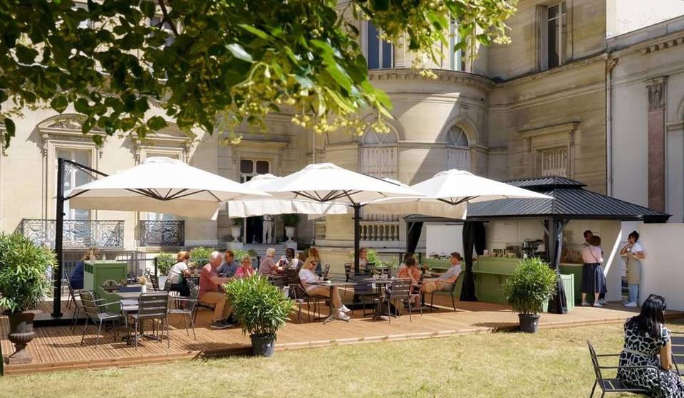 Este salão de chá escondido no coração de um museu é o endereço mais bucólico de Paris &#8211; e desaparece no final do verão!